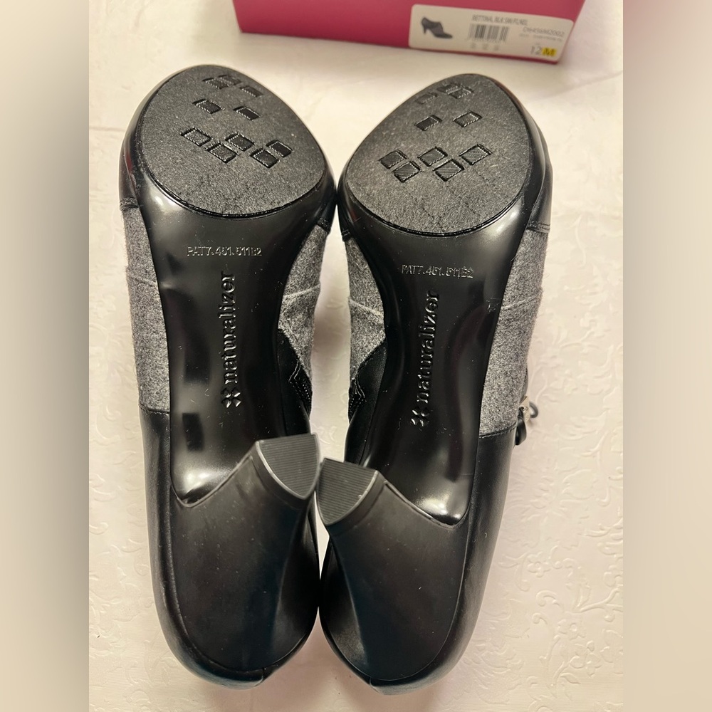 Naturalizer Black and Gray Heeled Shoes - Picture 9 of 9